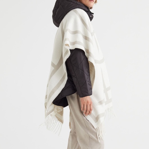 COPY - Reversible Fringe-Trimmed Poncho - Picture 5 of 8